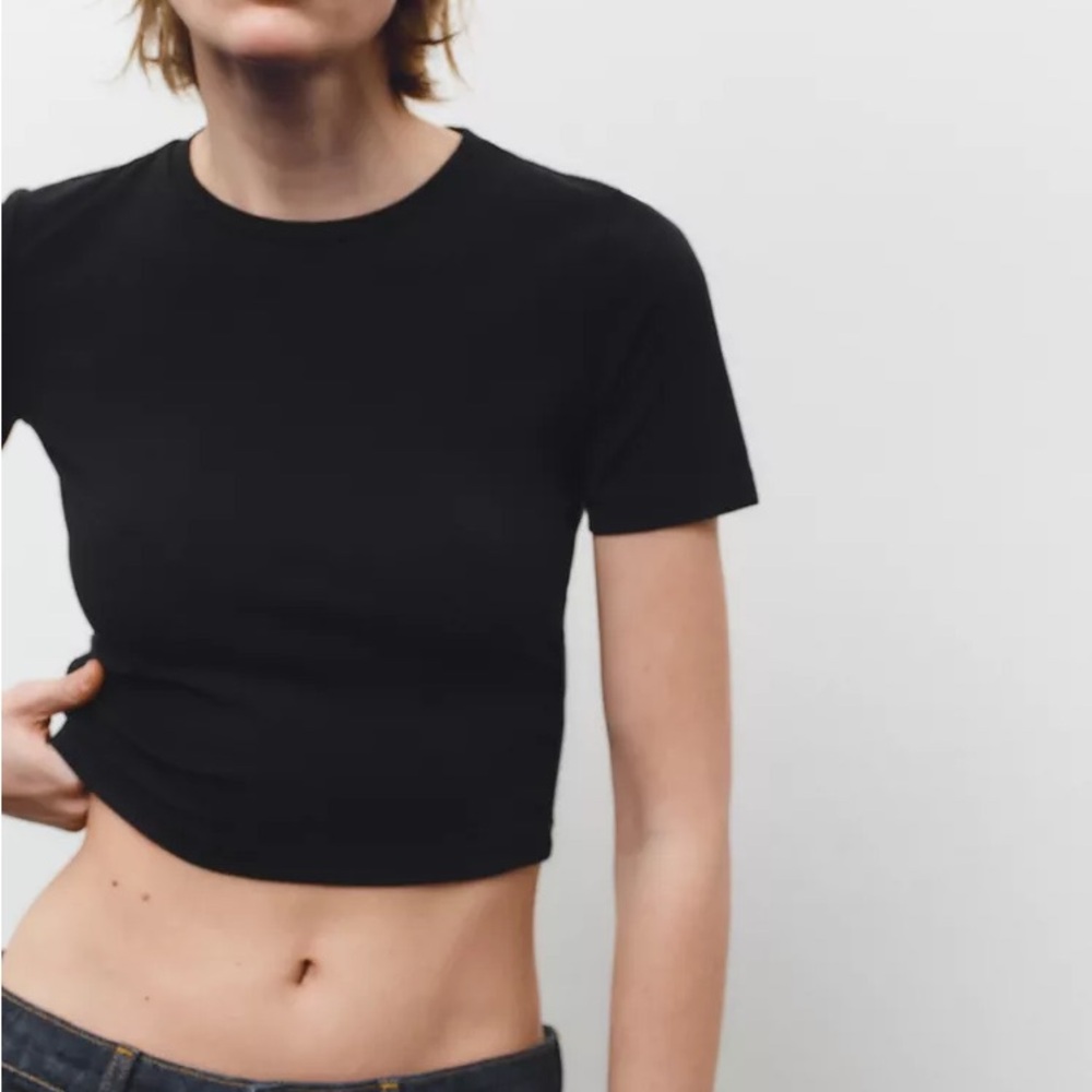 ZARA BLACK CROPPED T SHIRT Size L